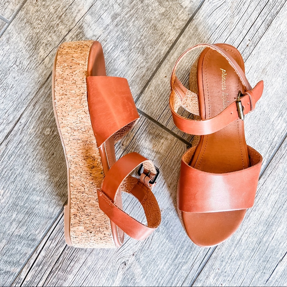 NBW PRINCESS HIGHWAY Tan Platform Heels
